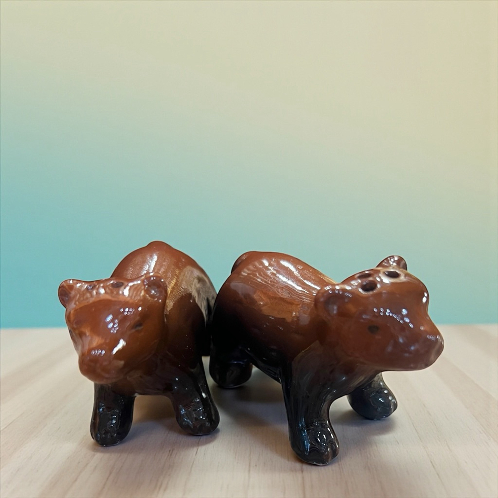 Vintage 1970s Brown Ceramic Bear Salt & Pepper Shakers Rustic Cabin Kitchen Deco